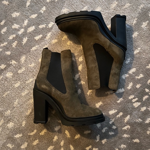 marc fisher ltd ramiro green suede heeled bootie - Picture 2 of 2